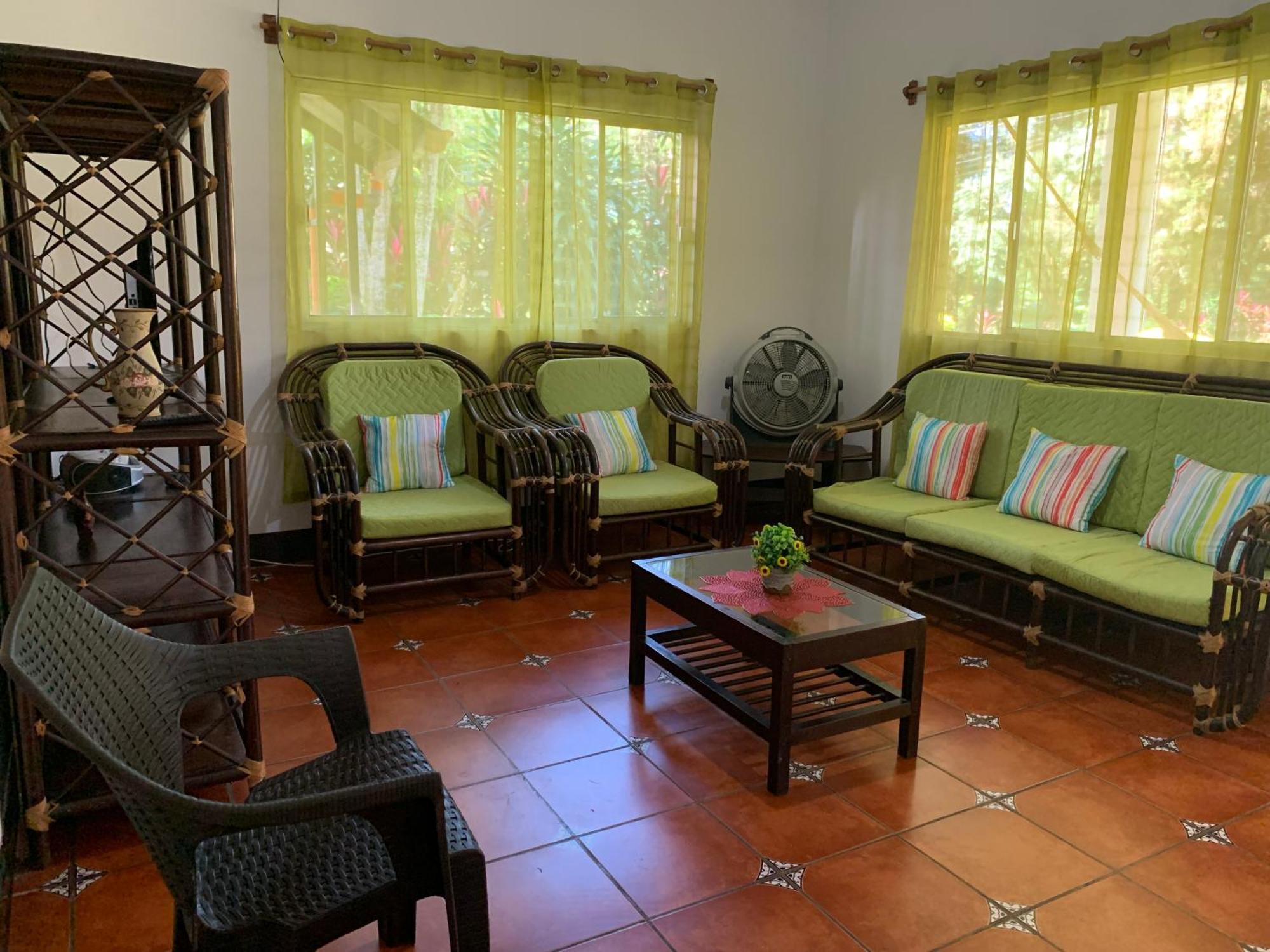 Casa Veronica A 2 Kilometros Del Irtra Retalhuleu Buitenkant foto